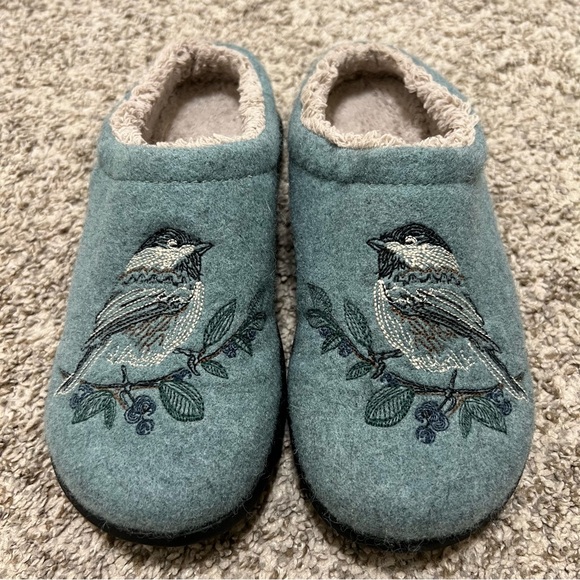 L.L. Bean Daybreak Scuff Chikadee Motif Embroidered Slippers Faded Sage Size 7 - Picture 1 of 9